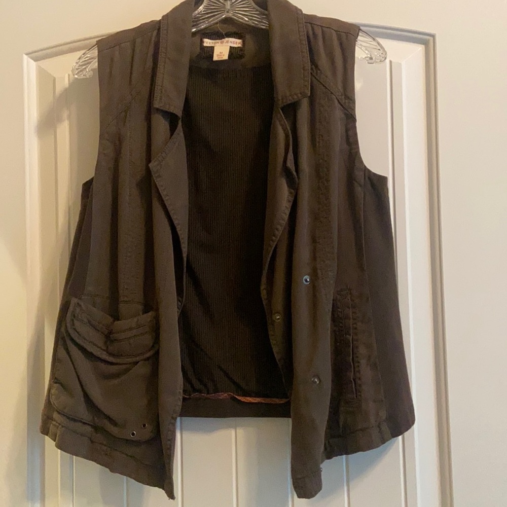 Brown jacket, Peyton Jensen